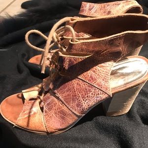 Super cute lace up leather heeled sandals!